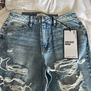 Blue distressed Mom jeans vintage